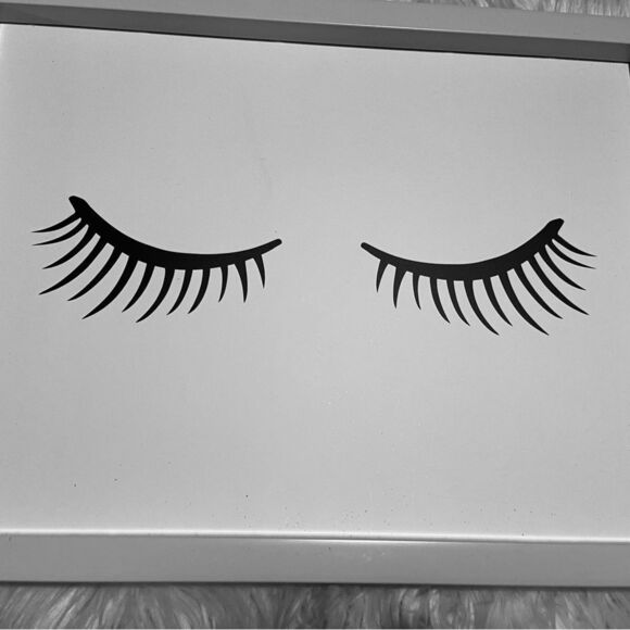 Eyelashes Wall Decor Frame - Picture 2 of 10